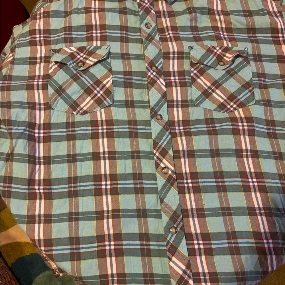 Nod to Grunge-era Button-down with pearl snaps
